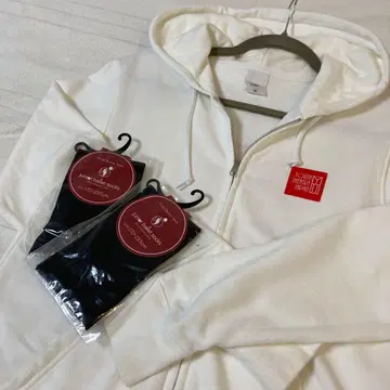 YTJ 화이트 풀 집업 후드티와 삭스 세트 댄스