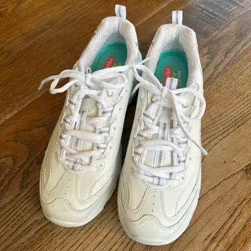 Skechers 화이트 스니커즈