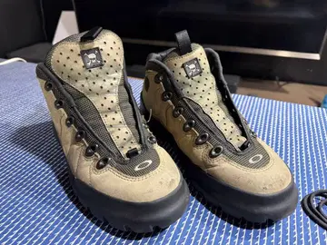 Oakley skull hiking boot 2000s