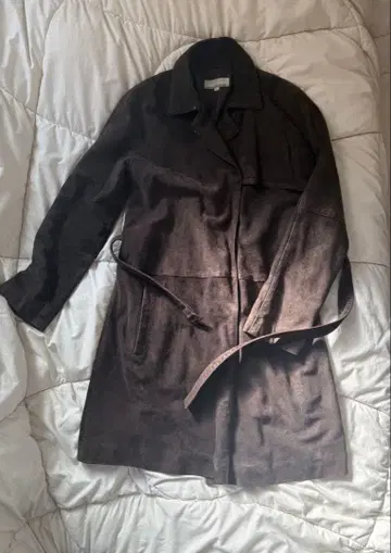 다크 브라운 스웨이드 트렌치코트