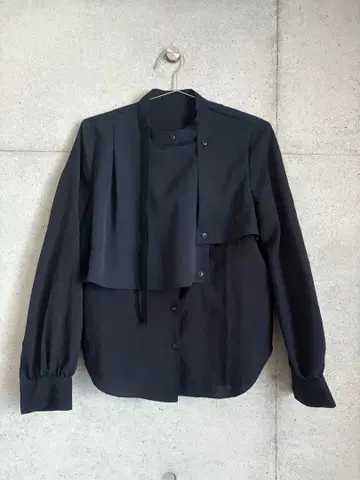 UNITED TOKYO 하프 타이 블라우스 네이비