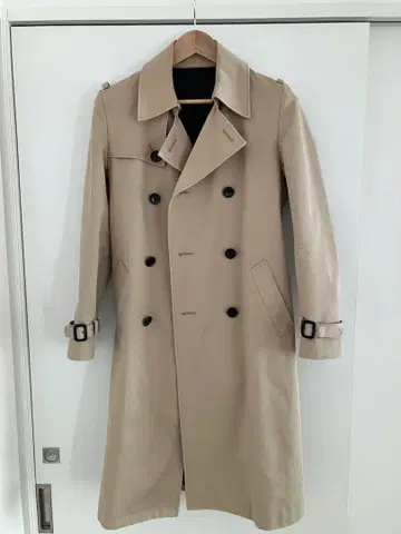 리튬옴므 베이지 트렌치코트