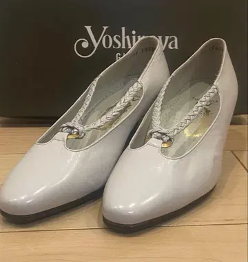 [ 새상품급 ] 긴자 요시노야 화이트 펌프스 24cm