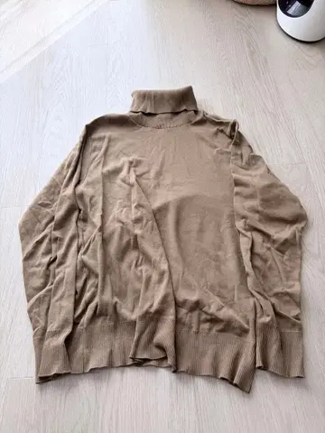 Gicipi 베이지 터틀 스웨터 사이즈 3