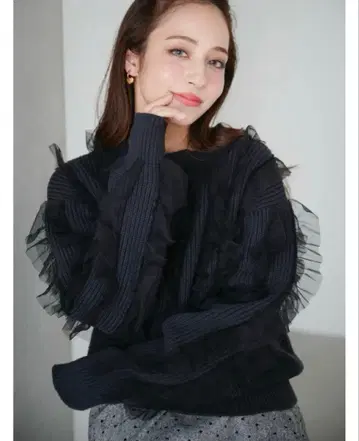 OBLI 튤 프릴 니트