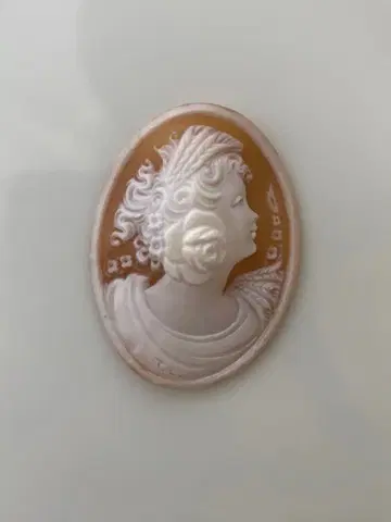 작가 사인 포함 여성의 옆얼굴 카메오 루스 카메오 카메오 루스