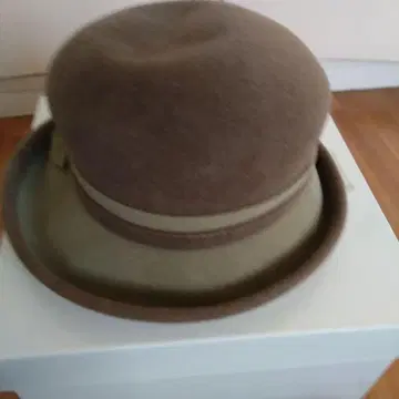 브라운 울 리본 포함 햇