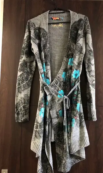Desigual 플라워 프린트 니트 가디건 M 사이즈