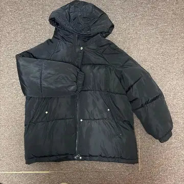 블랙 후드 부착 다운 자켓