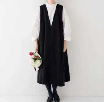 네스트로브 딥 V넥 슬리브리스 원피스 nest Robe