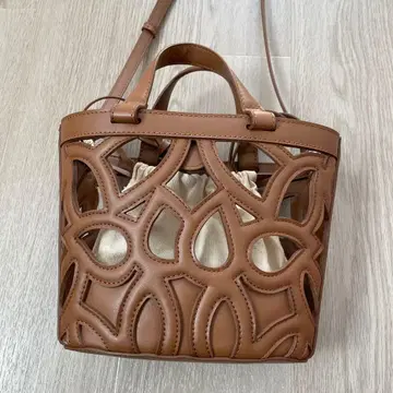 ZARA 컷워크 미니 토트백