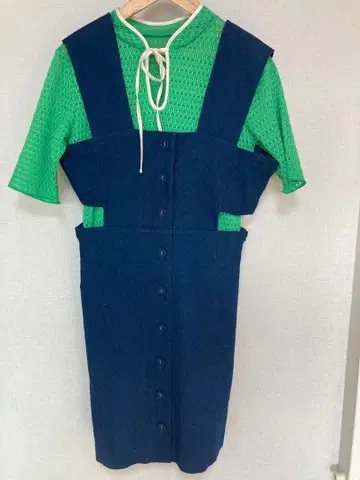 [새상품] LILY BROWN 반팔 무릎 기장 원피스