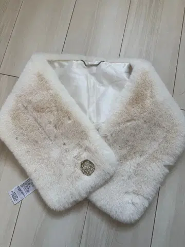 셀포드 브로치 포함 퍼 숄 티펫