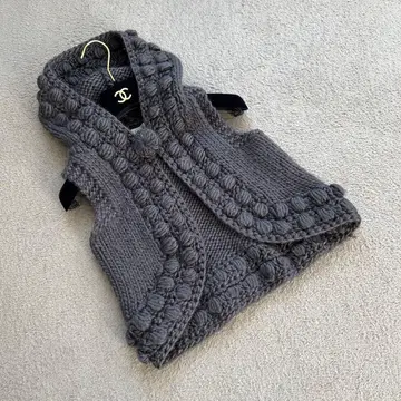 새상품급 레이빔즈 울 니트 베스트 볼레로풍 후드 폼폼 차콜