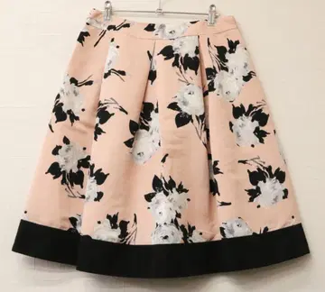 새상품급 엠즈 그레이시 플레어 스커트 42 핑크 계열 플라워 꽃무늬