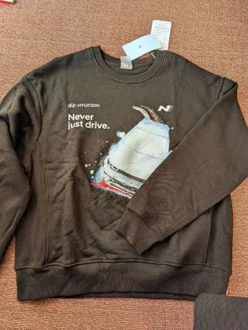 HYUNDAI 자동차 그래픽 맨투맨