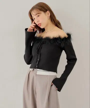 Chico 니트 스웨터 퍼 오프숄더 디자인 니트 블랙