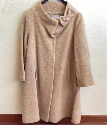 리본 포함 베이지 A라인 롱 코트