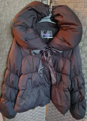 RUIRUE BOUTIQUE 루일 에 부티크 다운 리본 블랙