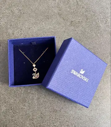 SWAROVSKI Dazzling Swan 크리스탈 목걸이