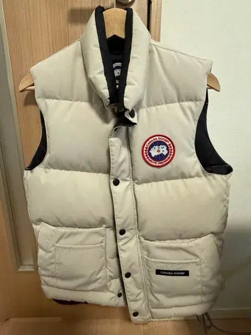 CANADA GOOSE 베이지 다운 베스트