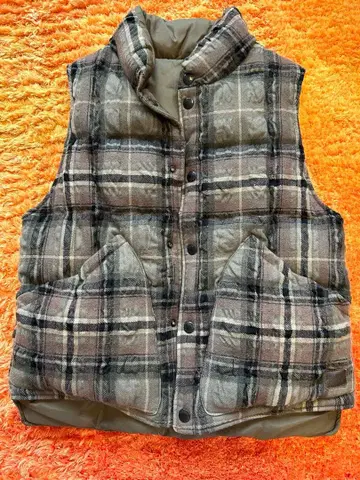 아멘 체크 무늬 다운 베스트