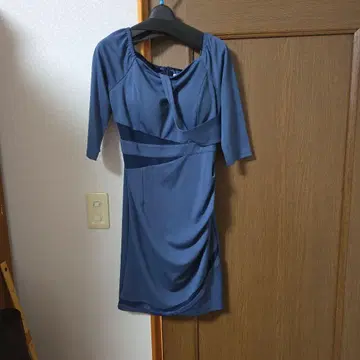 파란 드레이프 디자인 7부 소매 드레스