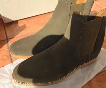 올리브 그린 스웨이드 부츠