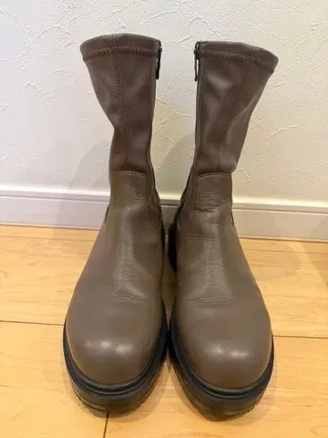 DIANA 미들 부츠 브라운