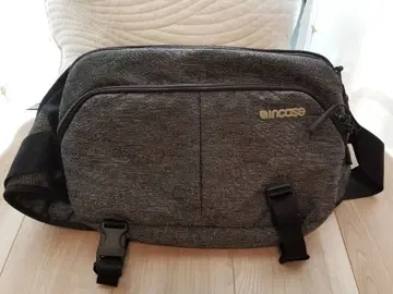 Incase (인케이스) Reform Sling Pack
