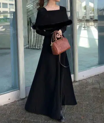 미사용 새상품 인기 상품! 그레일 퍼 케이프풍 오프숄더 니트 원피스