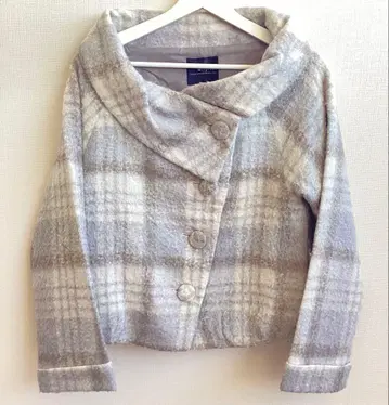 그레이 계열 체크 무늬 자켓