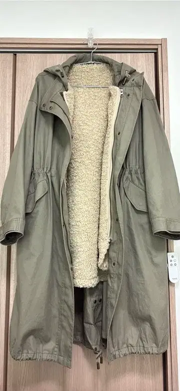 올리브 그린 모즈 코트 멀티웨이 탈부착 보아 베스트