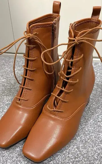 [엠마 프란시스] 미착용 브라운 레이스업 부츠 힐 5cm