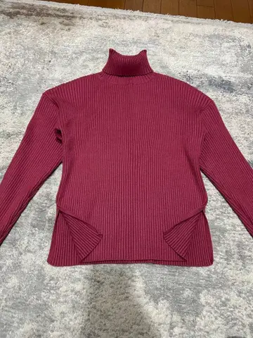 리브 터틀넥 스웨터 버건디