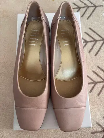 핏 핑크 가죽 펌프스 중간 힐