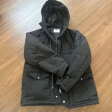 블랙 후드 부착 다운 자켓