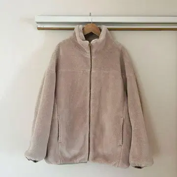 베이지 플리스 자켓 하이넥