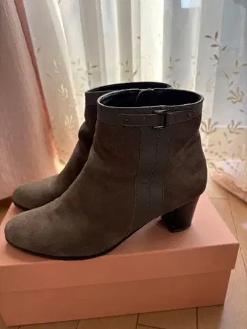 리플렉트 그레이 스웨이드 지퍼 부츠