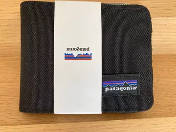patagonia 블랙 접이식 지갑