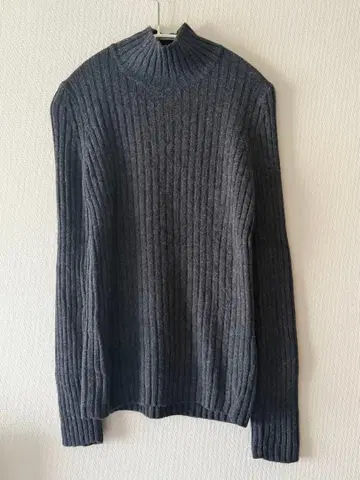 DES PRES 다크 그레이 리브 하이넥 스웨터