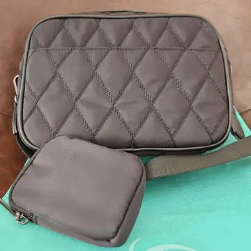 블랙 퀼팅 숄더백