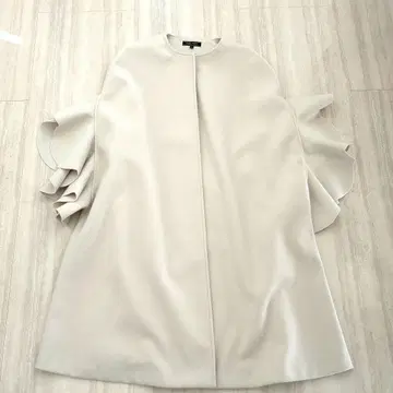 DUAL VIEW 프릴 슬리브 코트 size40