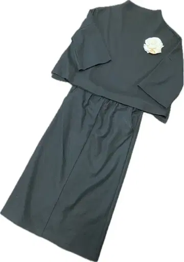 다크 그레이 플라워 모티브 셋업 [새상품급]