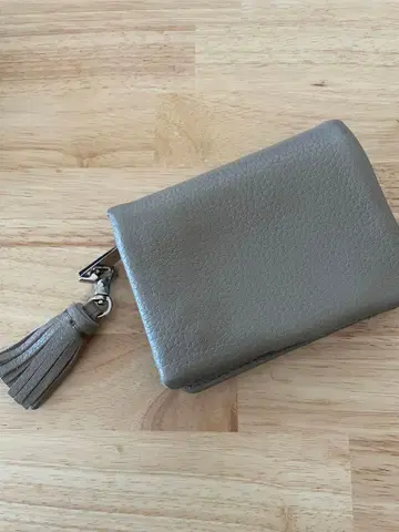 그레이 가죽 접이식 지갑