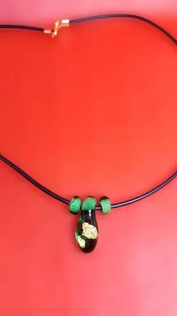 [ 가나자와 비드로 공예품 ] 그린 비드로 금박 드롭형 목걸이