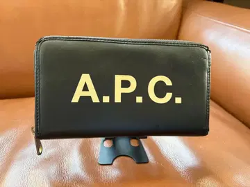 A.P.C. 블랙 이단 접이식 지갑