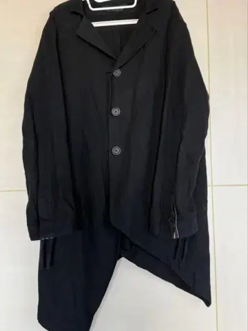 모에 비대칭 디자인 블랙 테일러드 자켓 사이즈 M-L