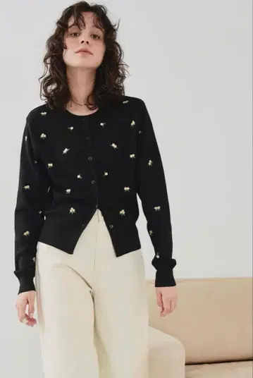 titivate 플라워 자수 가디건 블랙