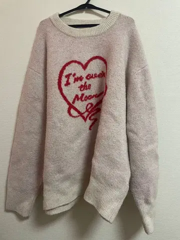 하트 자수 오버 사이즈 스웨터
